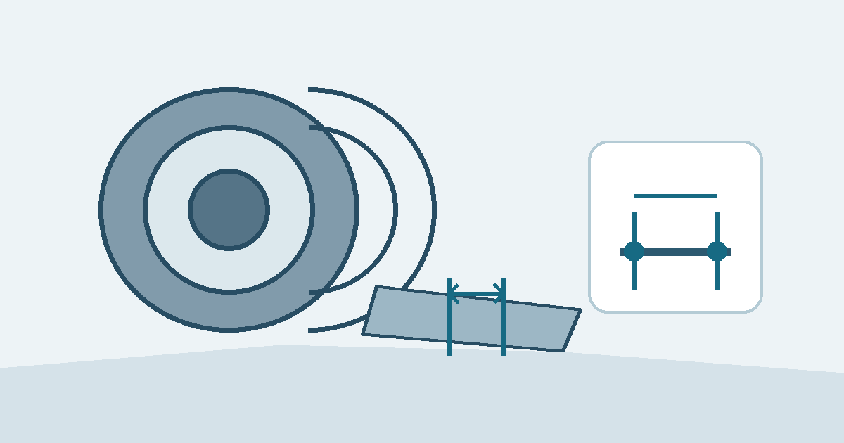 A steel coil beside an unwound strip and a width interval with separate lower and upper boundaries.